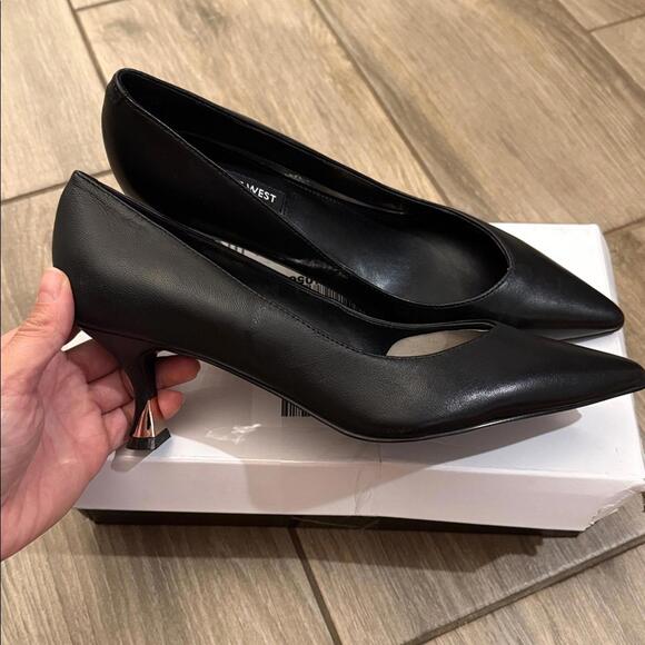 Nine West Ariella Black Heels with Gold Accent Sz 7.5 - Picture 6 of 10